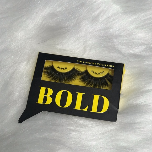 Lashes - Picture 3 of 4